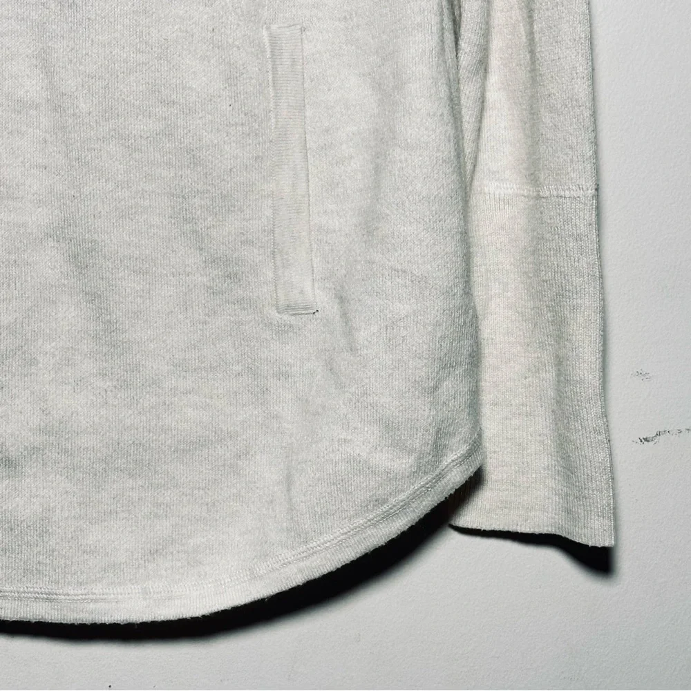 Tahari gray Quarter Zip Pullover Sweater Knit Funnel Neck Pockets Size‎ M